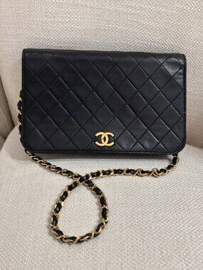 Authentic CHANEL single flap black lambskin bag classic 24k gold hardware